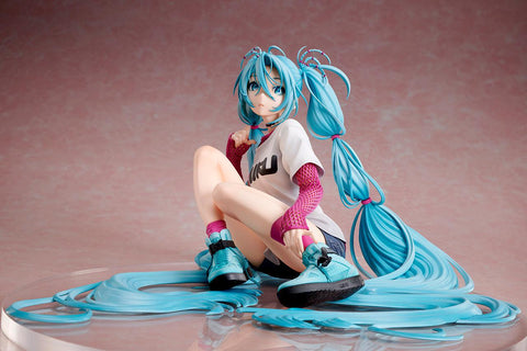 Hatsune Miku×Yoneyama Mai STRONGER The Latest Street Style "Cute"