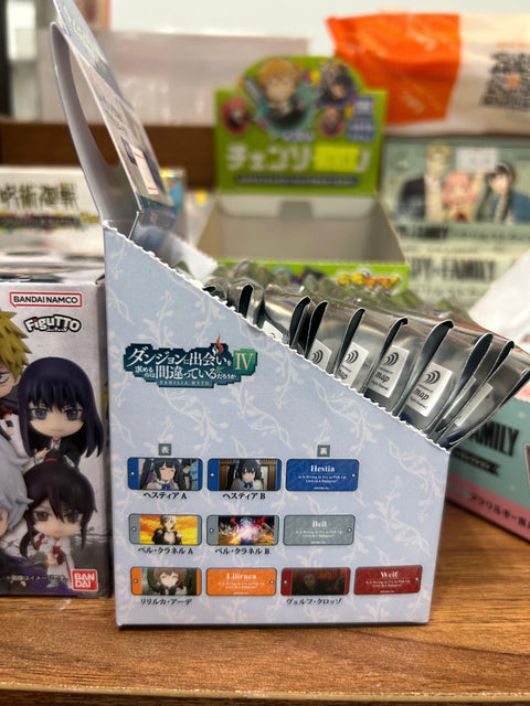 Is It Wrong to Try to Pick Up Girls in a Dungeon? IV Trading Scene Photo Acrylic Key Tag Keychain (1 Random)