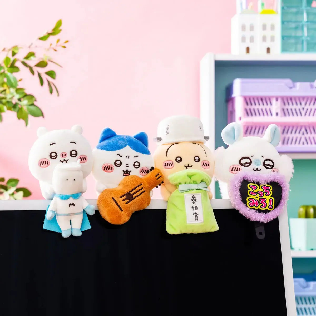 Chiikawa Hanging Plush Toy to Watch Over You from the Desktop (Momonga with a Fan)