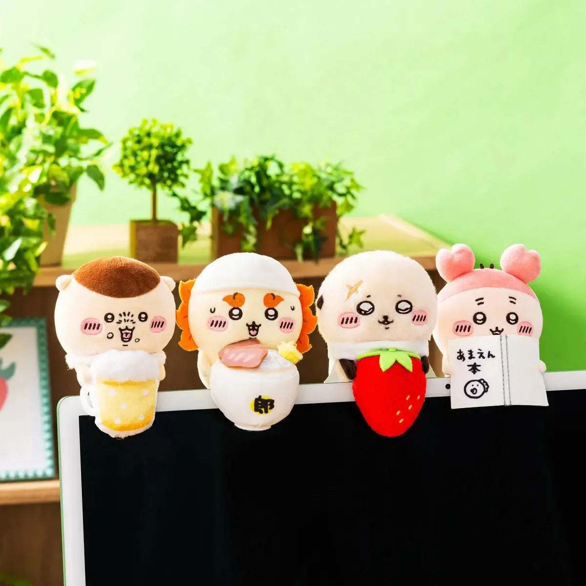 Chiikawa Hanging Plush Toy to Watch Over You from the Desktop (Momonga with a Fan)