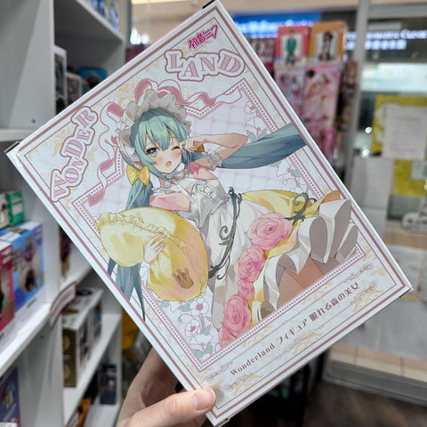 TAITO Hatsune Miku Wonderland The Sleeping Beauty Figure